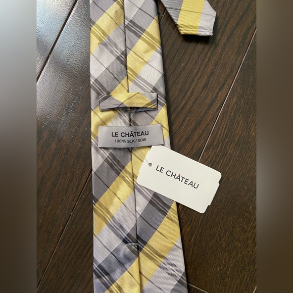 Men’s Tie from Le Chateau - Picture 2 of 3